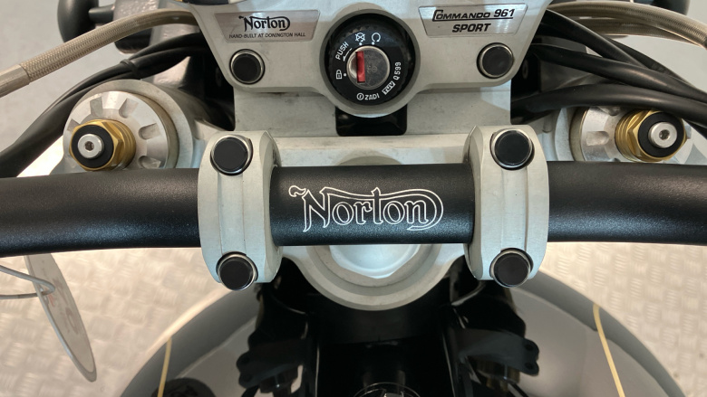 Norton Commando 961 SE